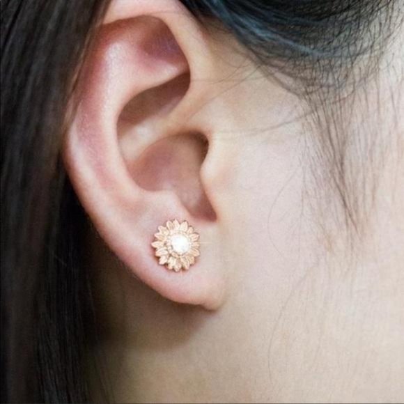 18K YELLOW GOLD DIAMOND SUNFLOWER STUD EARRINGS - Picture 3 of 3